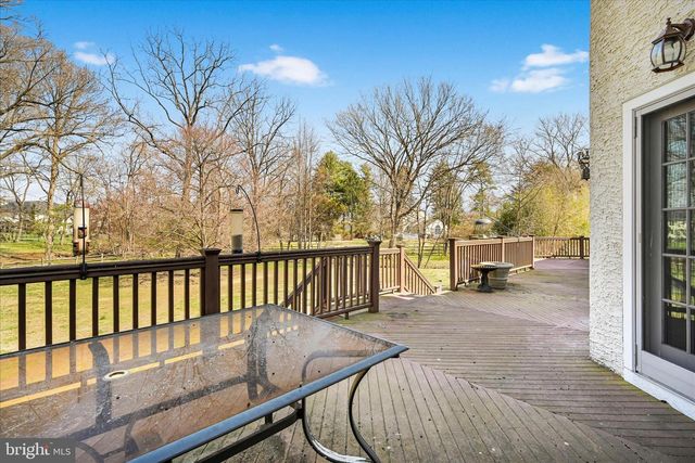 378 S WARNER RD, Wayne, PA 19087