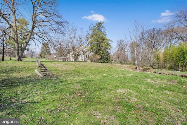 378 S WARNER RD, Wayne, PA 19087