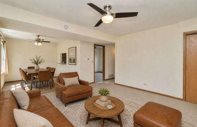 9925 Amanda Lane, Algonquin, IL 60102
