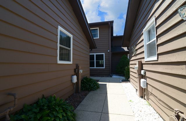 9925 Amanda Lane, Algonquin, IL 60102