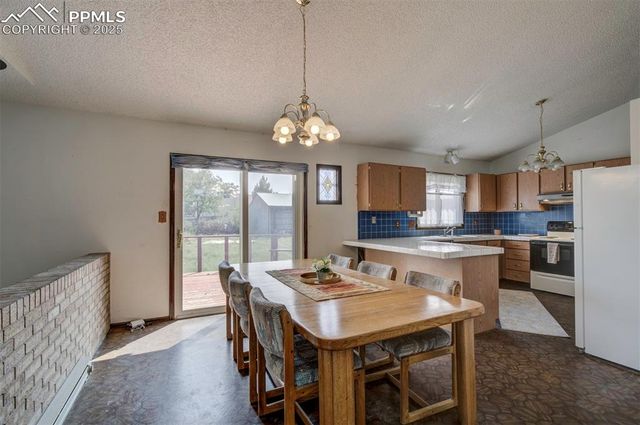 14 Crested Hill Court, Pueblo, CO 81008
