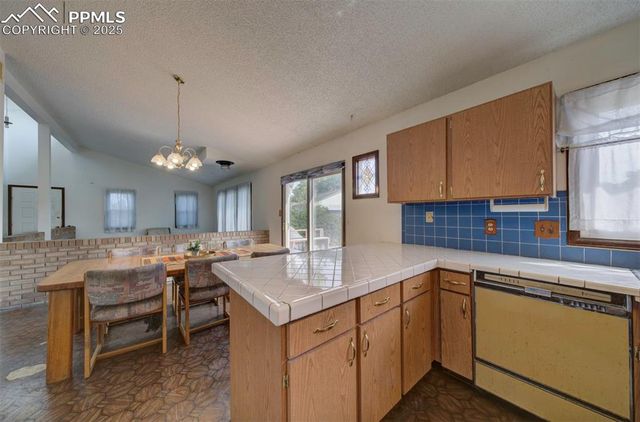 14 Crested Hill Court, Pueblo, CO 81008