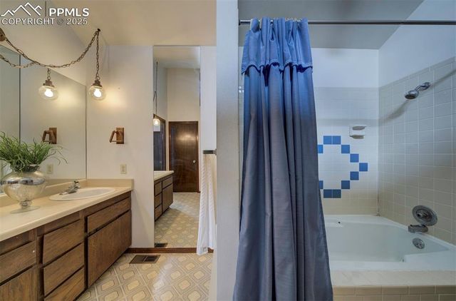 14 Crested Hill Court, Pueblo, CO 81008