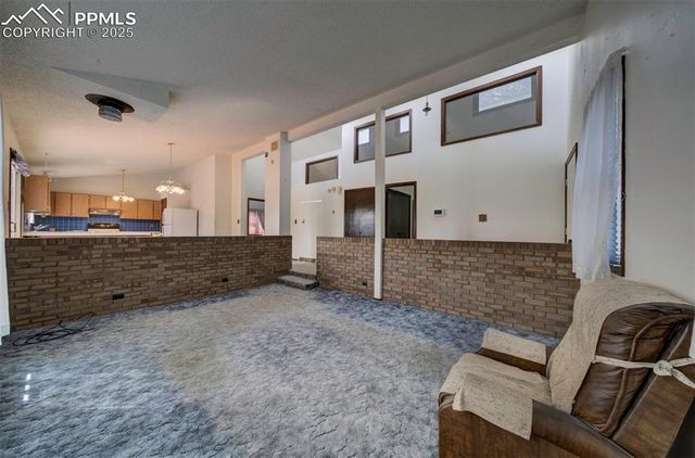 14 Crested Hill Court, Pueblo, CO 81008