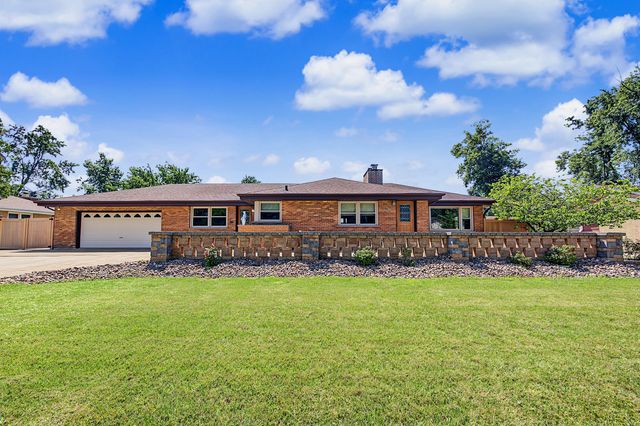 378 Oakwood Drive, Crete, IL 60417