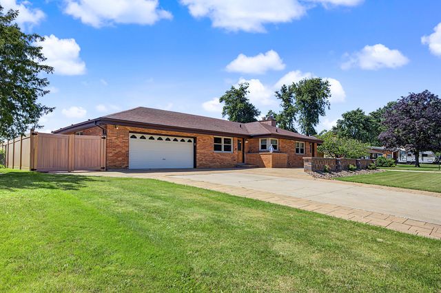 378 Oakwood Drive, Crete, IL 60417
