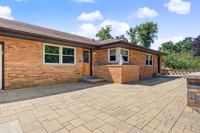 378 Oakwood Drive, Crete, IL 60417