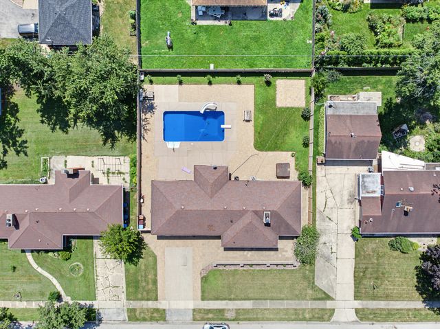 378 Oakwood Drive, Crete, IL 60417