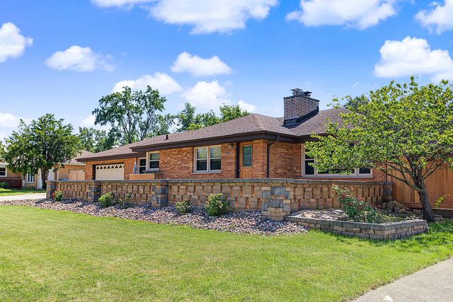 378 Oakwood Drive, Crete, IL 60417
