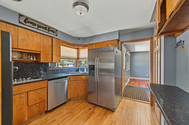 378 Oakwood Drive, Crete, IL 60417