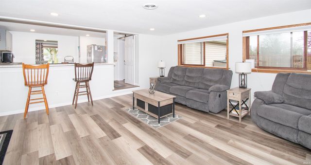 406 N Oak Street, Kendallville, IN 46755