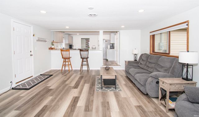 406 N Oak Street, Kendallville, IN 46755