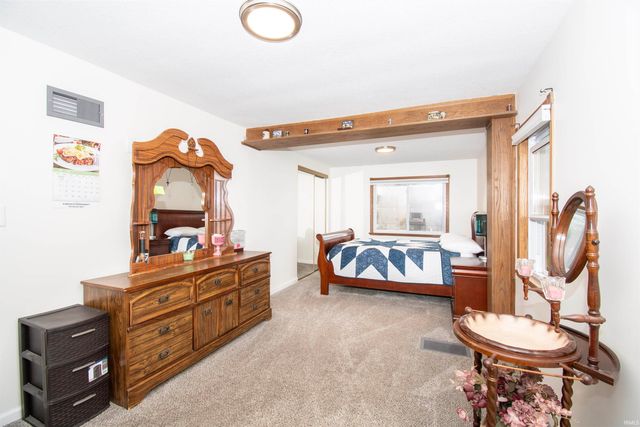 406 N Oak Street, Kendallville, IN 46755