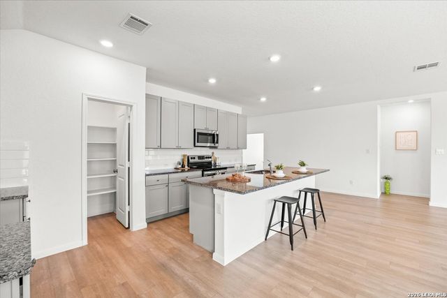 2708 CORAL VLY, Seguin, TX 78155