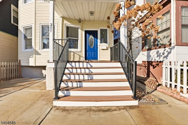 207 Brighton Ave, East Orange City, NJ 07017