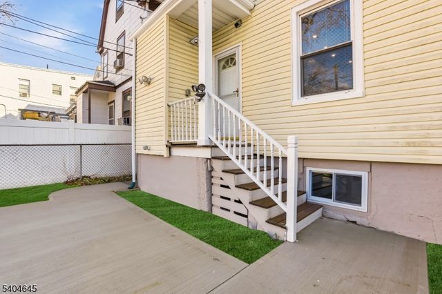 207 Brighton Ave, East Orange City, NJ 07017