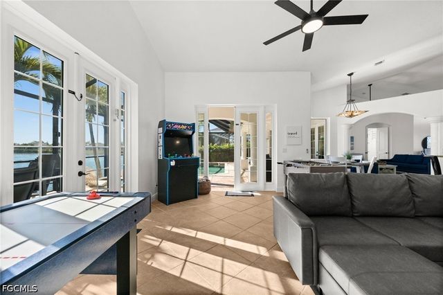 3041 SW 11th PL, Cape Coral, FL 33914