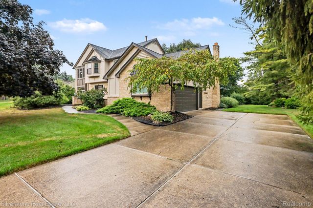 869 Timberline Drive, Rochester Hills, MI 48309