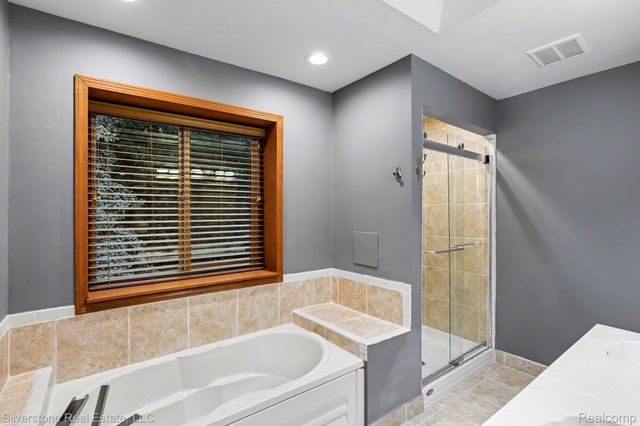 869 Timberline Drive, Rochester Hills, MI 48309