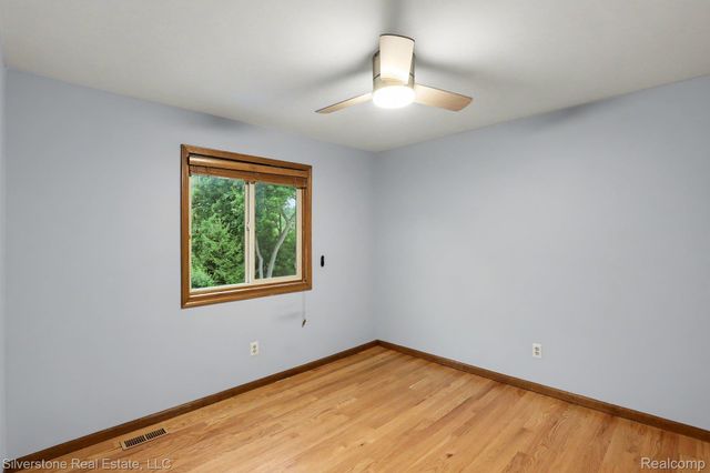 869 Timberline Drive, Rochester Hills, MI 48309
