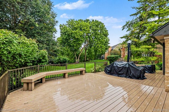 869 Timberline Drive, Rochester Hills, MI 48309