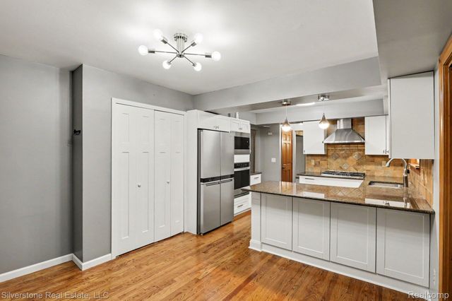 869 Timberline Drive, Rochester Hills, MI 48309