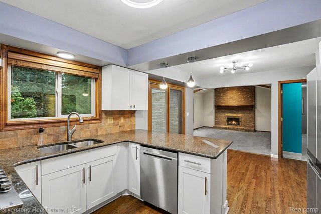 869 Timberline Drive, Rochester Hills, MI 48309