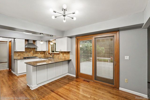 869 Timberline Drive, Rochester Hills, MI 48309