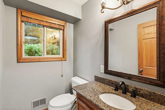 869 Timberline Drive, Rochester Hills, MI 48309