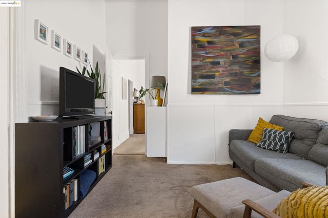 102 Hamilton Pl, Oakland, CA 94612