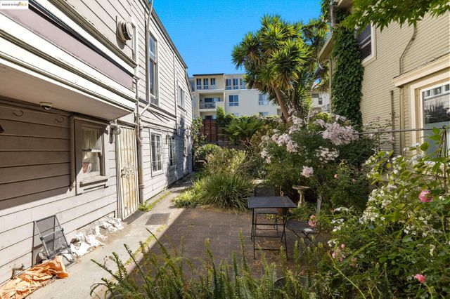 102 Hamilton Pl, Oakland, CA 94612