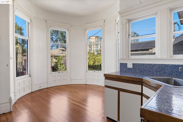 102 Hamilton Pl, Oakland, CA 94612