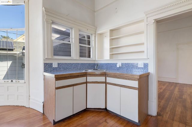 102 Hamilton Pl, Oakland, CA 94612