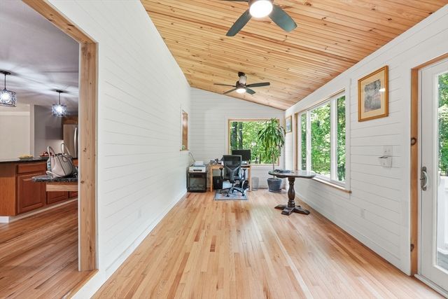 7 Hartwell Rd, Oxford, MA 01537