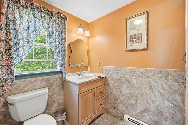 7 Hartwell Rd, Oxford, MA 01537