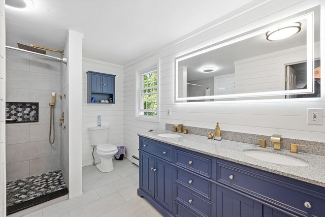 7 Hartwell Rd, Oxford, MA 01537