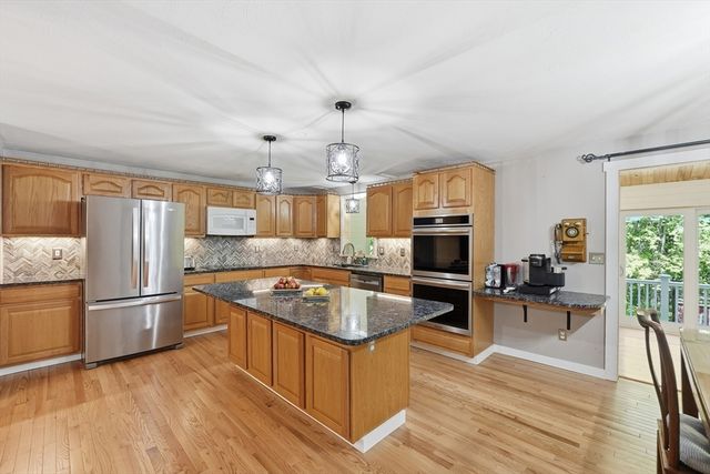 7 Hartwell Rd, Oxford, MA 01537
