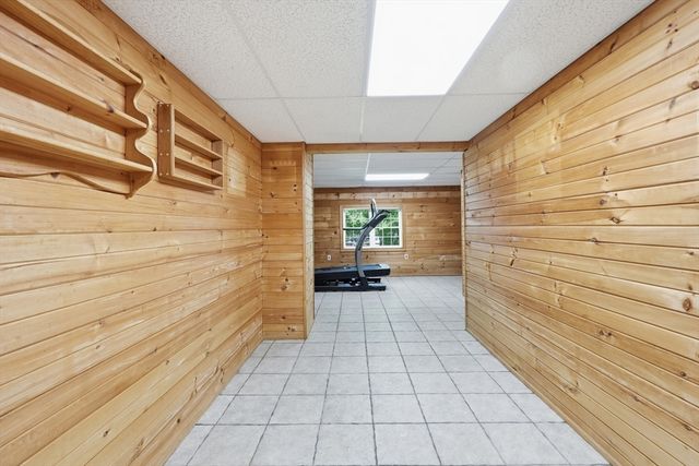 7 Hartwell Rd, Oxford, MA 01537