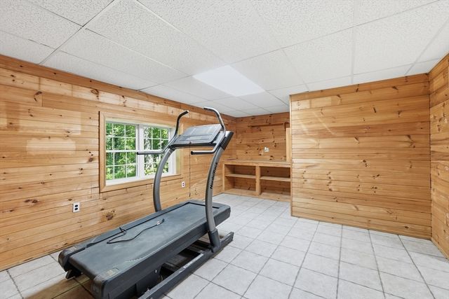 7 Hartwell Rd, Oxford, MA 01537