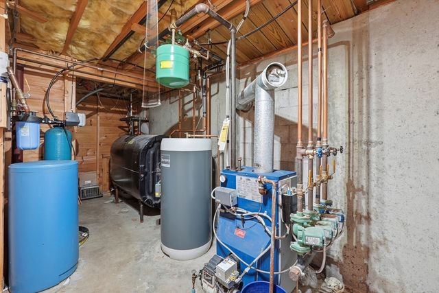 7 Hartwell Rd, Oxford, MA 01537