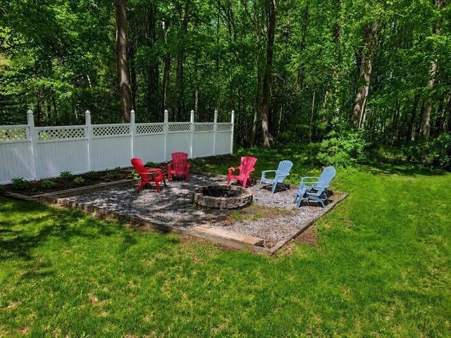 7 Hartwell Rd, Oxford, MA 01537