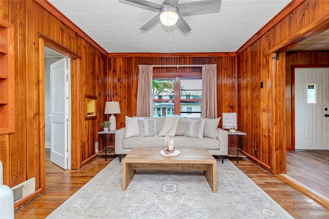 2731 Indianapolis Avenue, Des Moines, IA 50317