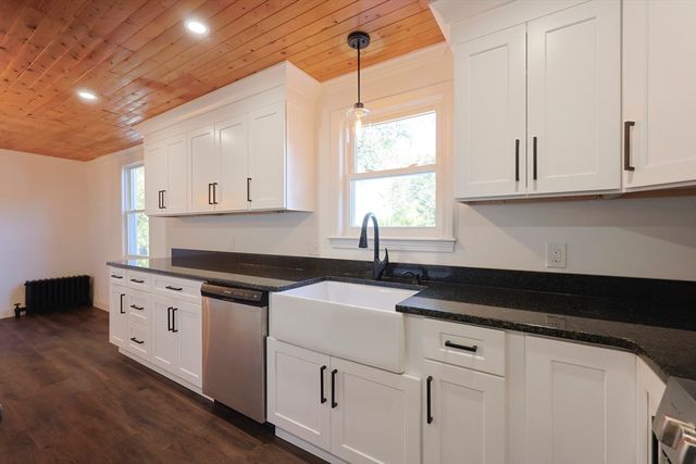 21 Irving St, Bellingham, MA 02019