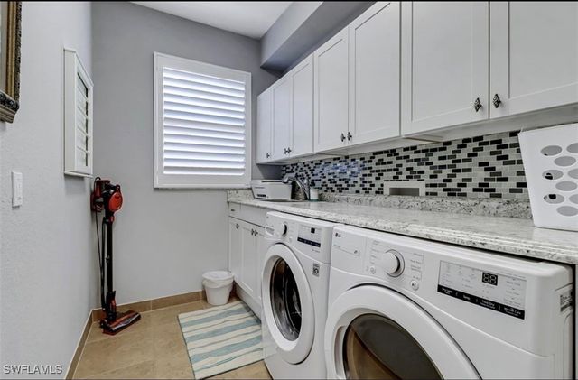 3402 Tigris LN, Naples, FL 34119