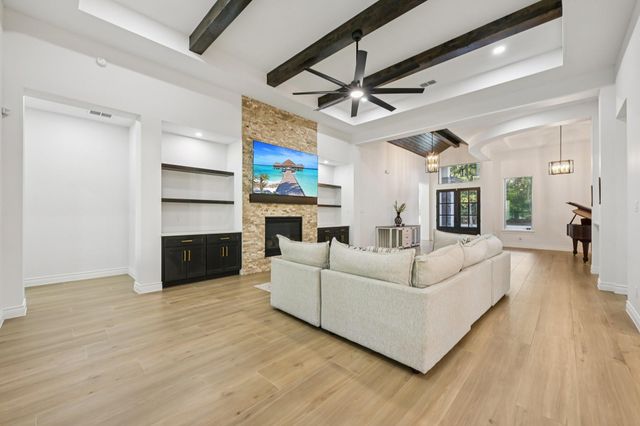 718 Weeping Willow Way, Magnolia, TX 77354