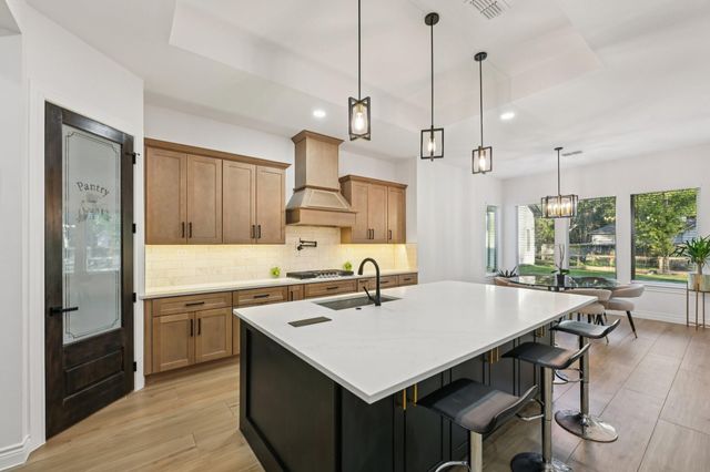 718 Weeping Willow Way, Magnolia, TX 77354