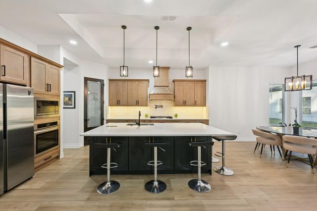 718 Weeping Willow Way, Magnolia, TX 77354