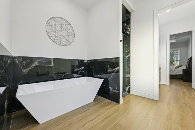 718 Weeping Willow Way, Magnolia, TX 77354