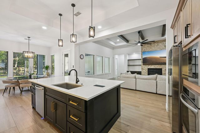 718 Weeping Willow Way, Magnolia, TX 77354