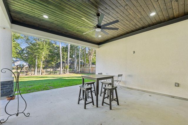 718 Weeping Willow Way, Magnolia, TX 77354